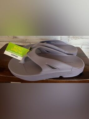 OOFOS Ooriginal Unisex Mauve Women in size 12.